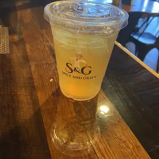 Sweet tea with fountain drink lemonade