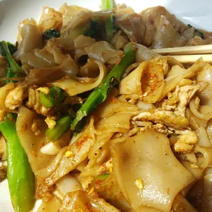 Pad see ew with chicken. Was ok.