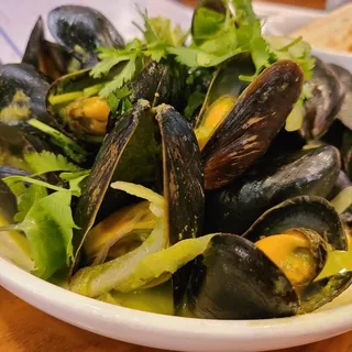 Green Curry Mussels