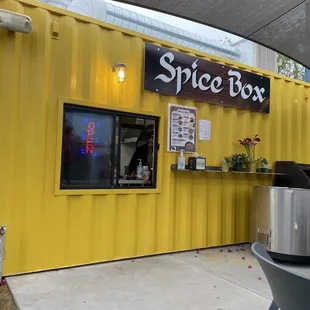 the outside of a restaurant