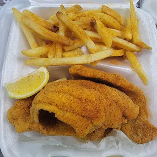 REAL CATFISH!!! IF YOU WANT REAL CATFISH PULL UP! PLUS  THEY HAVE THE BEST FRIED OYSTERS I EVER HAD IN MY LIFE NO CAP!