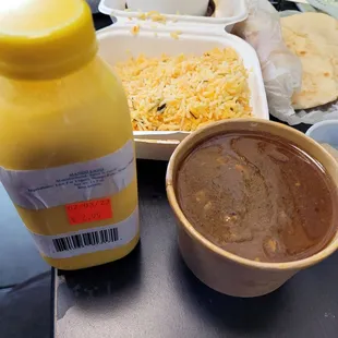 Mango yogurt-drink with Goat Meal