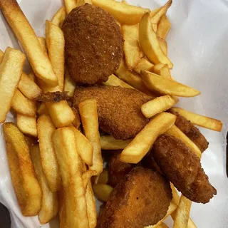 Kid's Chicken Nuggets with Fries
