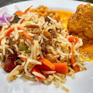 Kabuli Pulao is a popular rice dish near the border region of Pakistan and Afghanistan. Very savory.