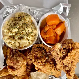 fried chicken, macaroni and cheese and carrots