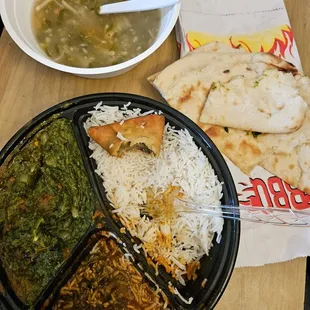 Palak Panerr lunch special and coŕiander soup.