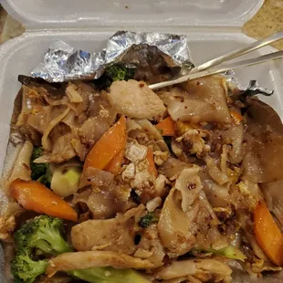 Pad See Ew + chicken