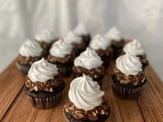 Glam Cakes and Confections