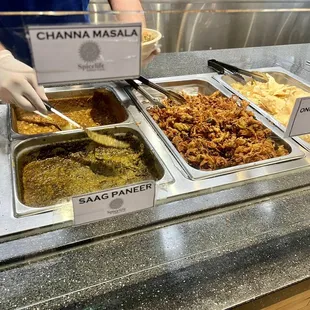 Buffet with saag paneer and Chana Masala