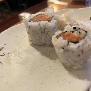 Spicy Crunchy Salmon Roll