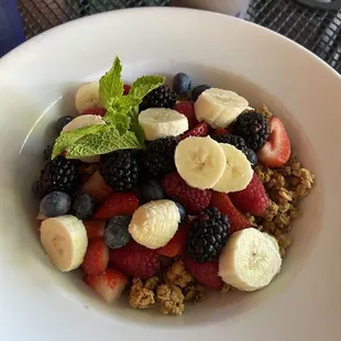 Beautiful yogurt and fruit bowl, super fresh!