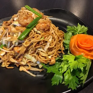 House Special Chow Mein With Chicken,Pork,Shrimp