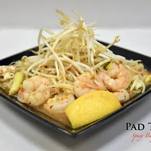 a plate of pad thai food