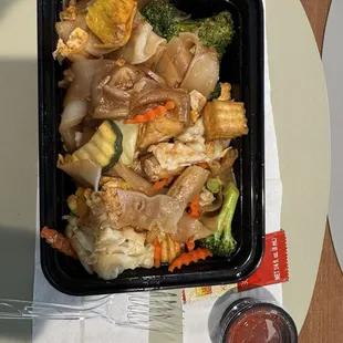 Pad see ew with tofu and veggies