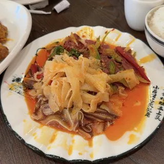 61. Cold Pork Sliced with Garlic Chili Sauce