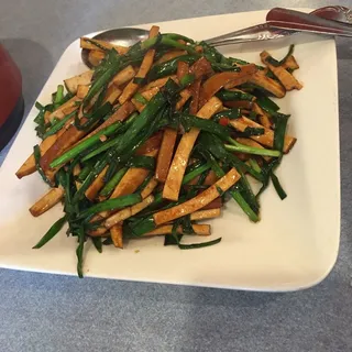 Green Chives with Dry Bean Curd Sheets