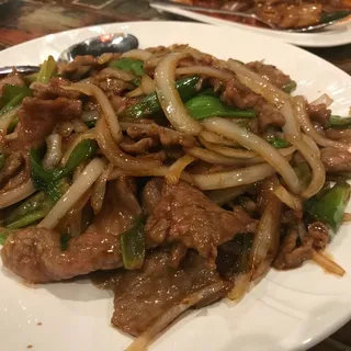 Stir Fried Sliced Marble Beef with Onion and Scallion