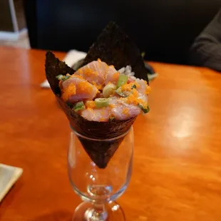 Yellowtail hand roll