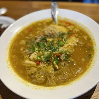 Sliced Beef Belly in Golden Soup