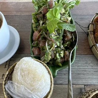 32. Laap Tuna (Goi Pa Tuna) steam rice