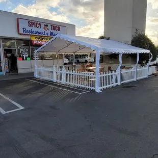 the outside of a restaurant