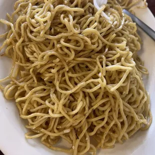 Large portion of plain chow mein. My kid loved it
