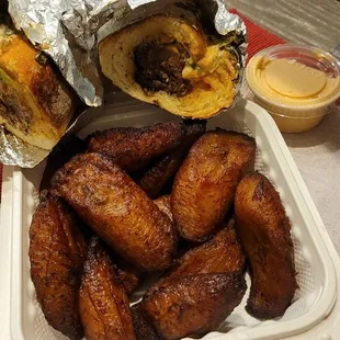 Beef kabob and fried plantains, with side sauce