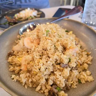 Crispy fried rice with beef/shrimp