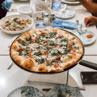 prosciutto + fig pizza (yum)!