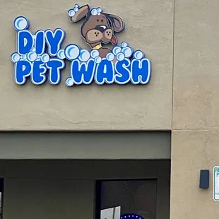 The front entrance to a business I would never recommend!