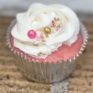 Strawberry Cupcake~ What a aesthetically pleasing cupcake, topped with pearl candy, strawberry flavor &amp; topped with vanilla frosting!