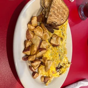 Elvis omelette with rye toast &amp; chuck potatoes!!!