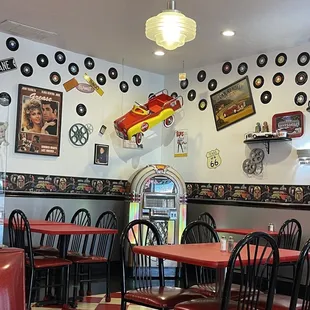 the diner's decor