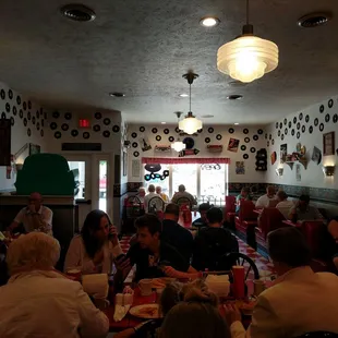 Awesome 50s diner.