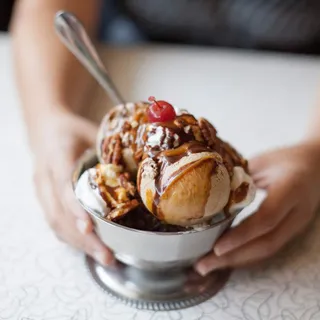 Turtle Brownie Sundae