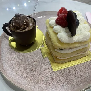 Chantilly cake