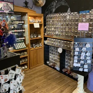 Wide variety of good-quality herbs. Everything is organized and easy to find!