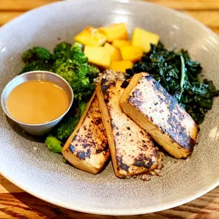 Grilled tofu bowl