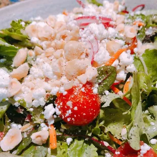 The market salad! Very good! Made with goat cheese!