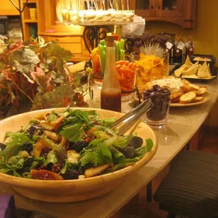 Buffet at Cabinet S-Top