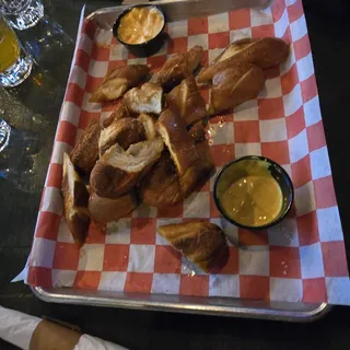 Mo's Pretzel Bites