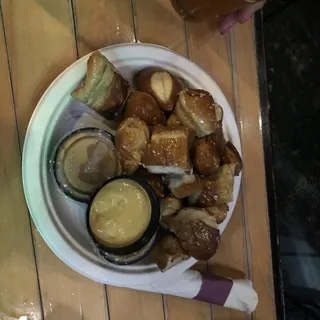 Mo's Pretzel Bites