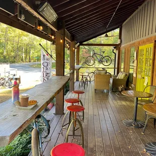 Excellent outdoor sitting area to enjoy your food or beverages and watch the bicyclists on the trail. And lots of places to park bicycles.