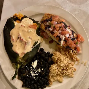 Look at that stuffed poblano! Yummy!