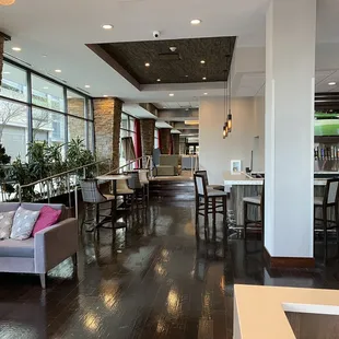 a bar and dining area