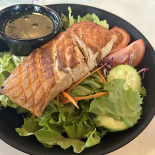 Grilled Salmon Salad