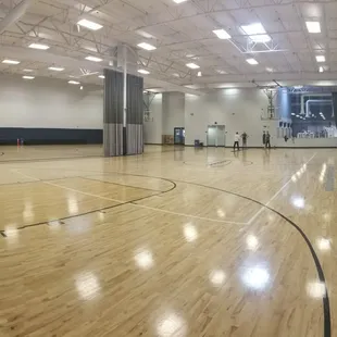 Our two hardwood courts are perfect for basketball, volleyball and futsal practice.