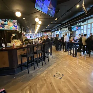 a large group of people sitting at a bar