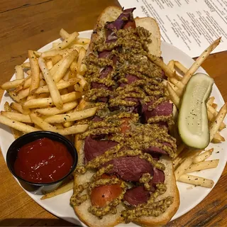 Fottlong Pastrami Dog