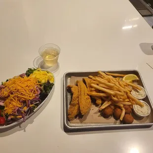 Cob salad, Mascotte,  and fish with fries.